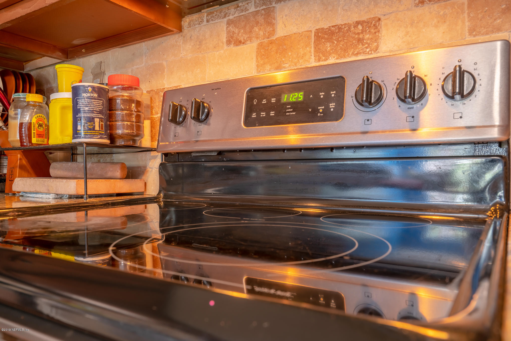 4519 Barnes Road South Jacksonville, FL 32207 - Photo 12 of 46 a close view of stove