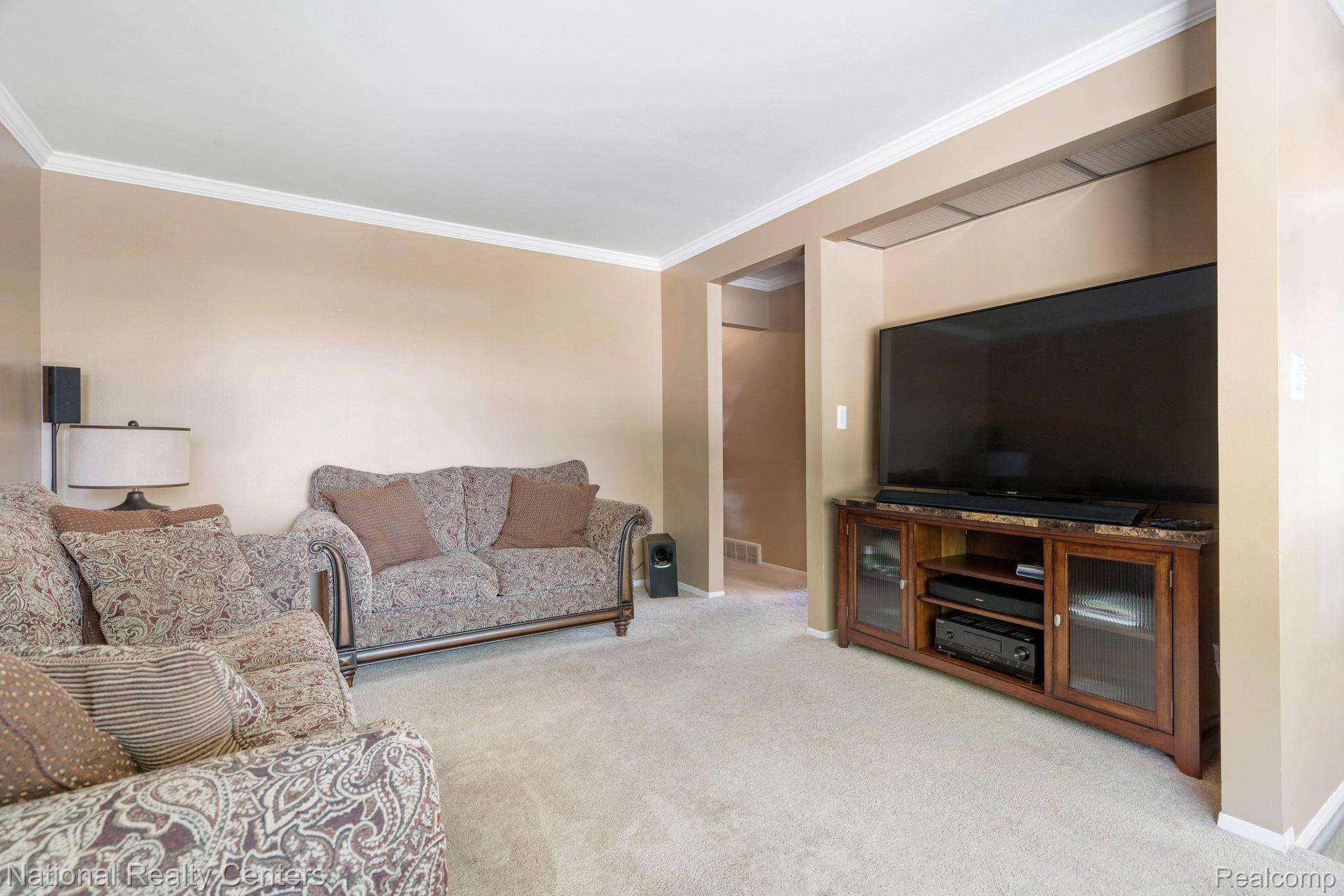 9112 Henry Ruff Road Livonia, MI 48150 - Photo 6 of 32 Gallery Image 6