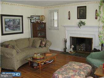 2615 Oriole Road Broomall, PA 19008 - Photo 4 of 12 Living Room