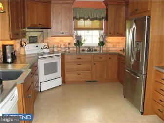2615 Oriole Road Broomall, PA 19008 - Photo 10 of 12 Kitchen