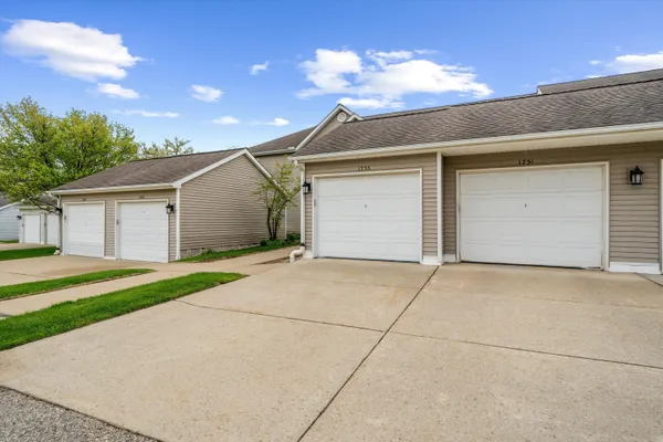 $281,200 | 1755 Weatherstone Drive, Ann Arbor, MI 48108