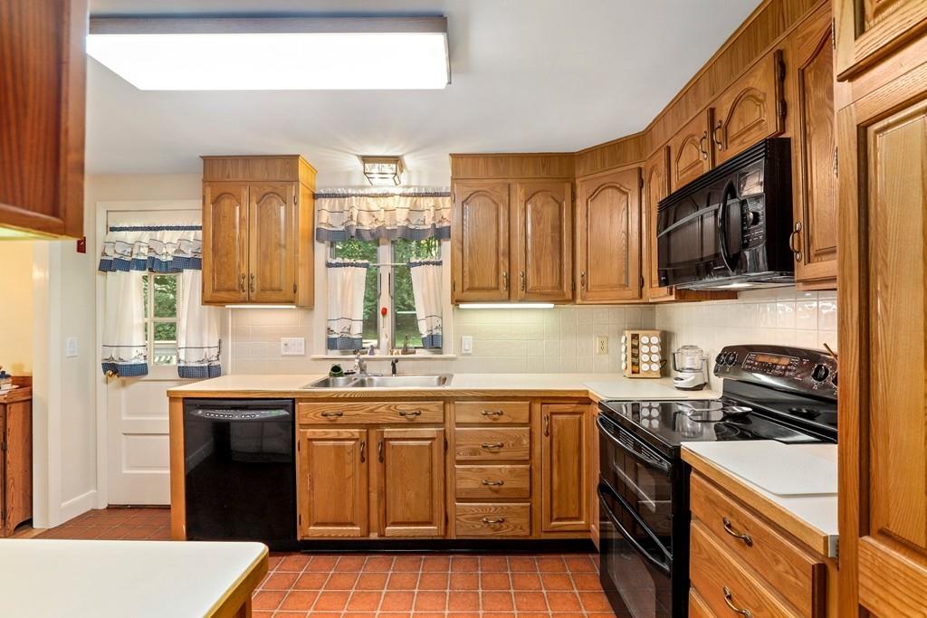 28 Jodie Road Framingham, MA 01702 - Photo 11 of 33 Gallery Image 11