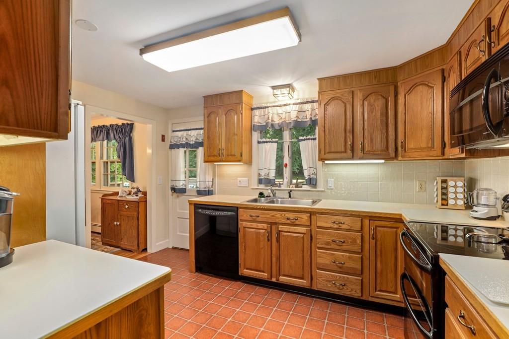 28 Jodie Road Framingham, MA 01702 - Photo 10 of 33 Gallery Image 10
