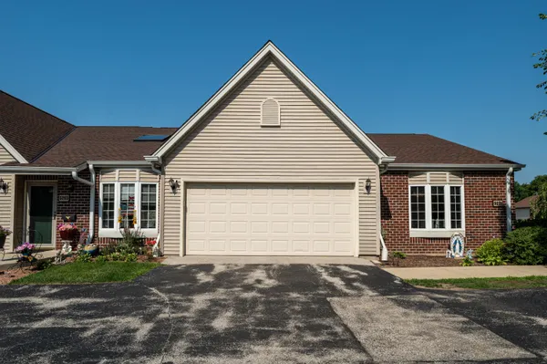 $320,000 | 5201 South Tuckaway Boulevard, Greenfield, WI 53221