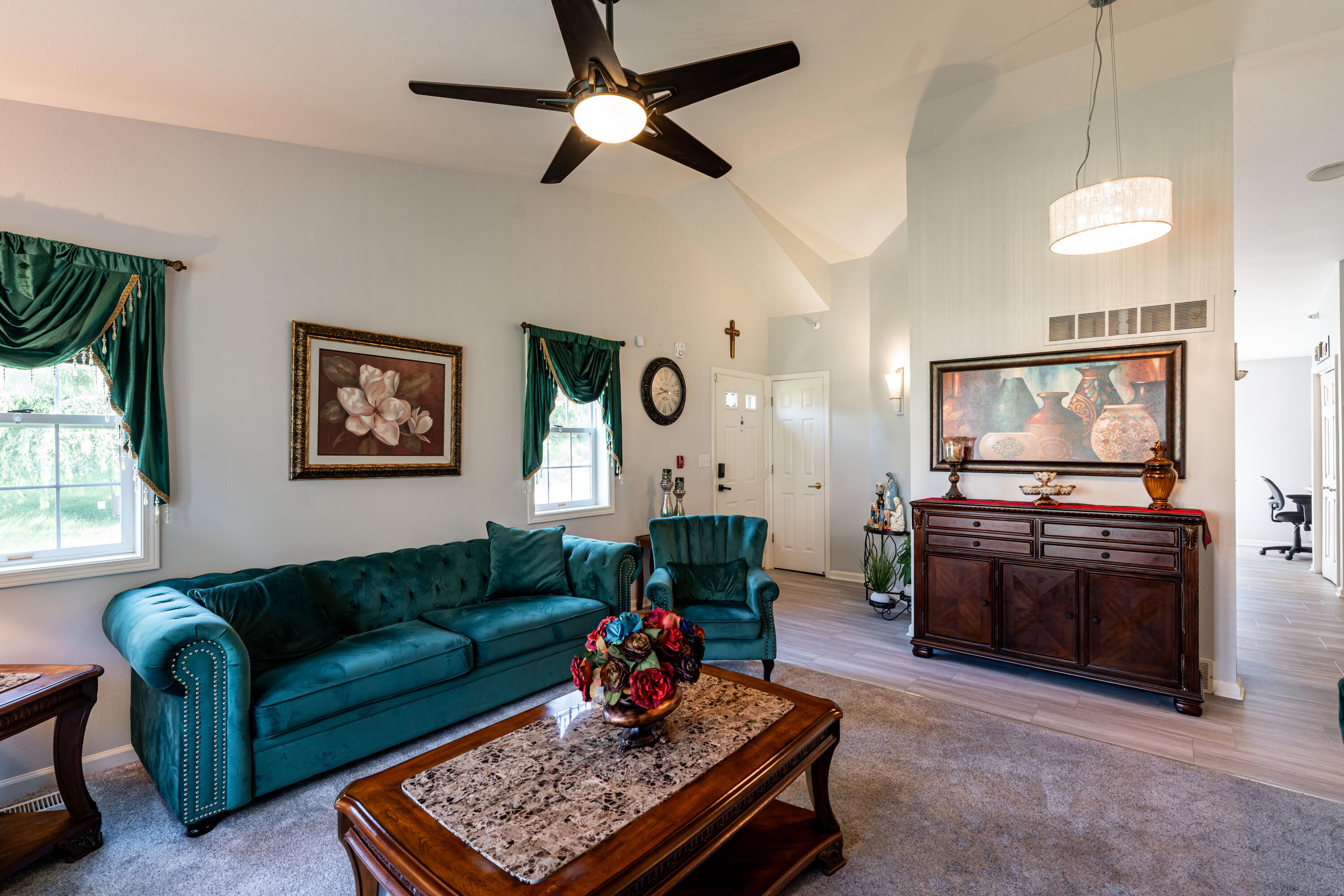 5201 South Tuckaway Boulevard Greenfield, WI 53221 - Photo 11 of 31 DSC00948