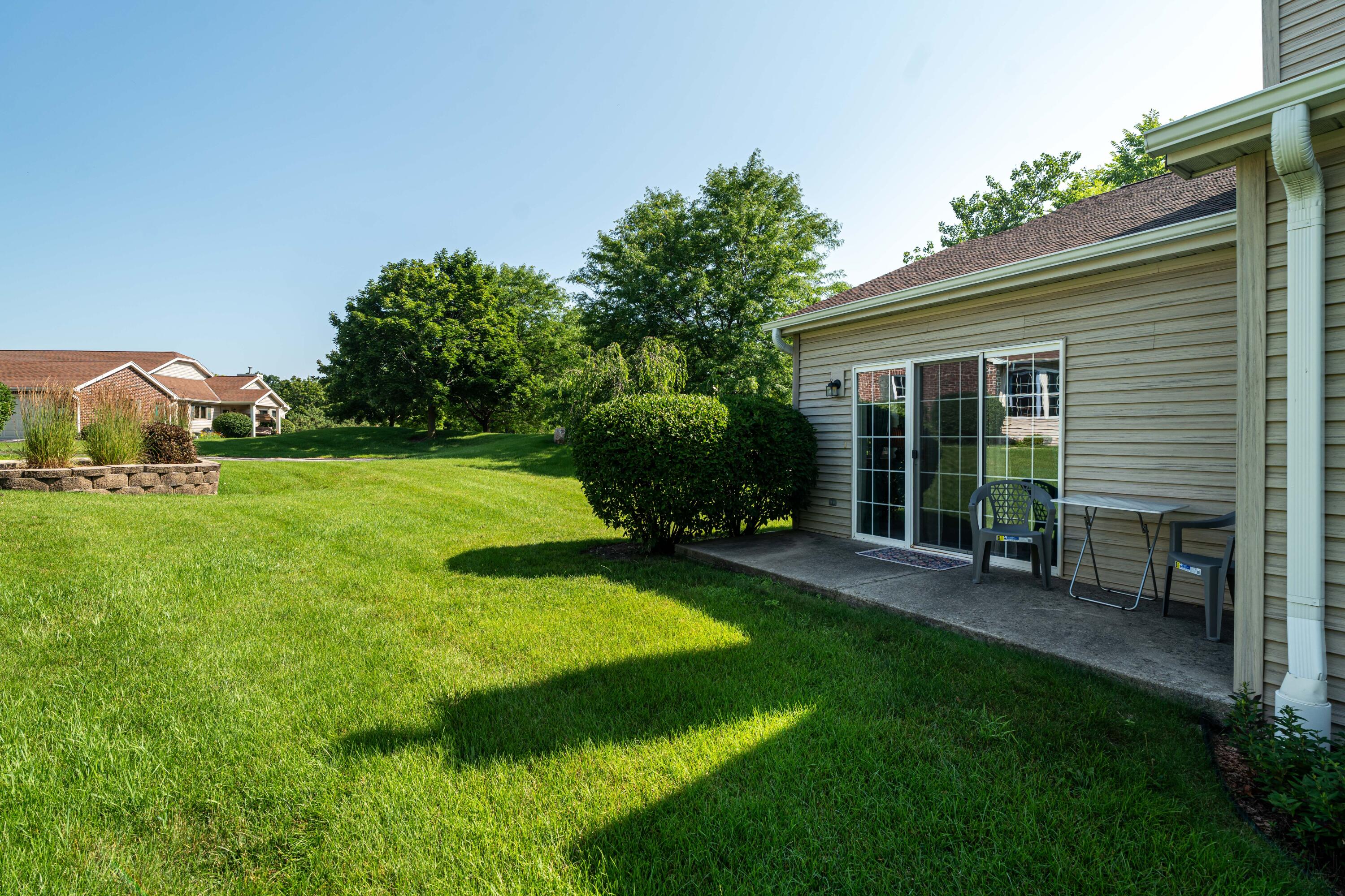 5201 South Tuckaway Boulevard Greenfield, WI 53221 - Photo 4 of 31 DSC00976