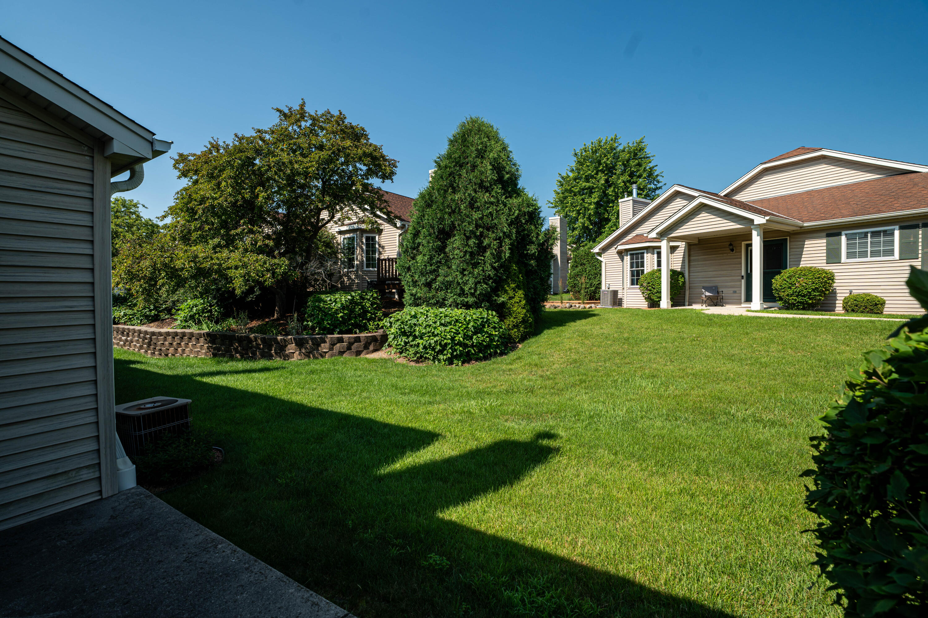 5201 South Tuckaway Boulevard Greenfield, WI 53221 - Photo 5 of 31 DSC00977