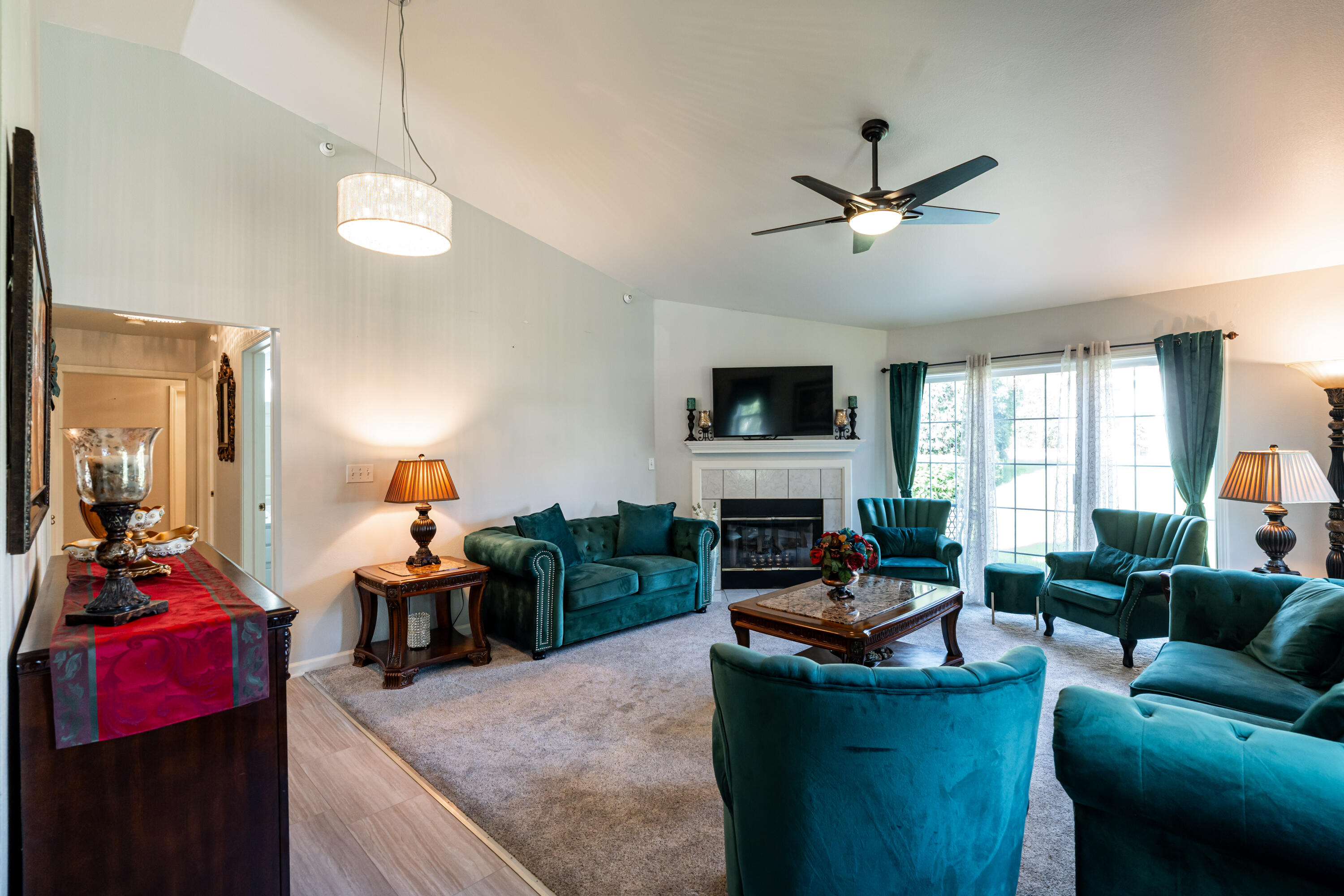 5201 South Tuckaway Boulevard Greenfield, WI 53221 - Photo 8 of 31 DSC00945