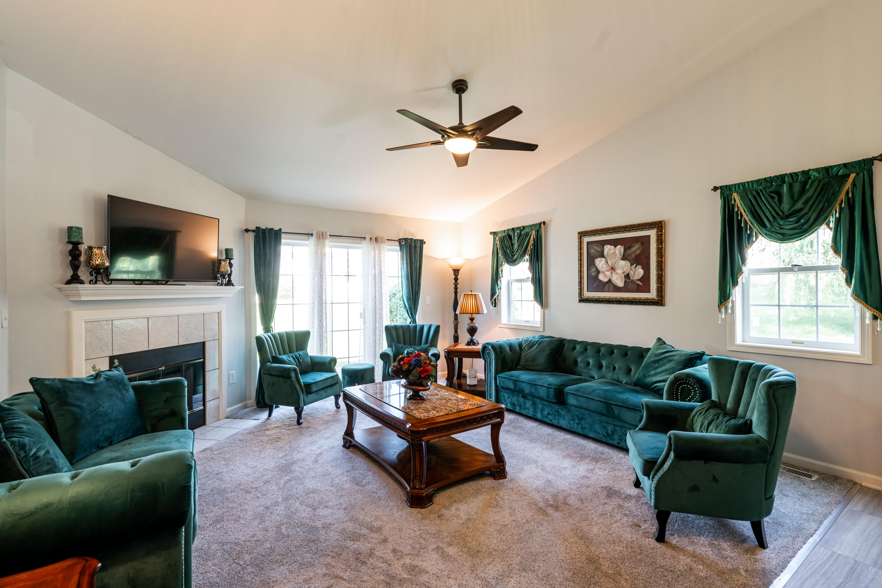 5201 South Tuckaway Boulevard Greenfield, WI 53221 - Photo 10 of 31 DSC00947