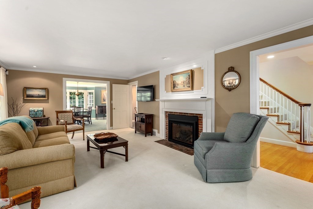91 Edmunds Road Wellesley, MA 02481 - Photo 3 of 26