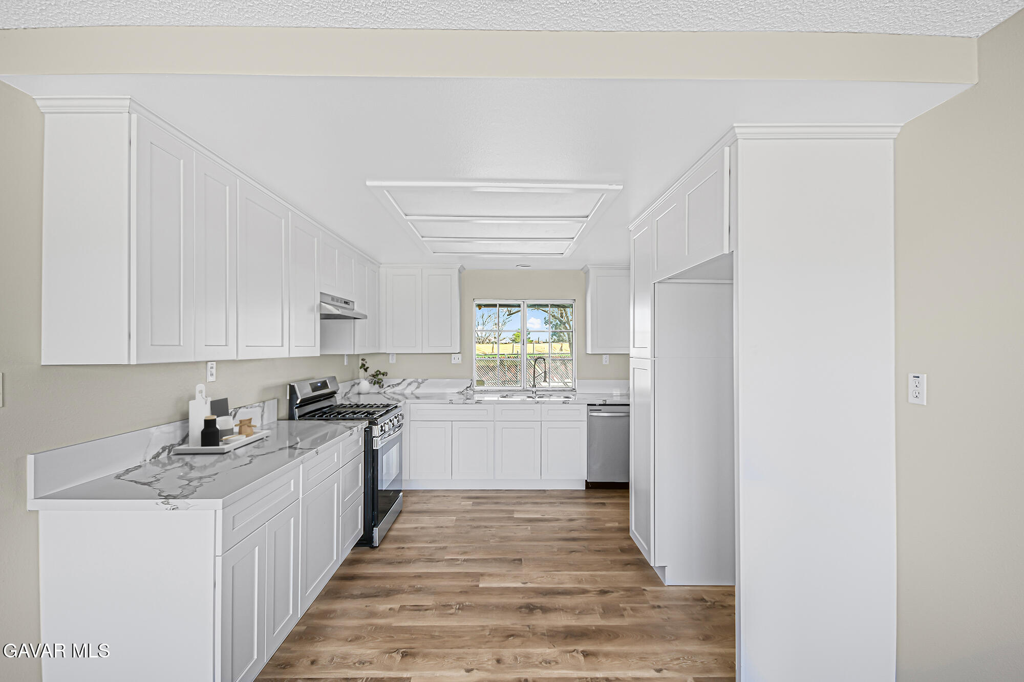 40523 172nd Street East Lancaster, CA 93535 - Photo 5 of 20 a kitchen with sink and stove