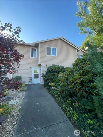 $445,000 | 8204 Spokane Drive, Unit 302, Everett, WA 98203