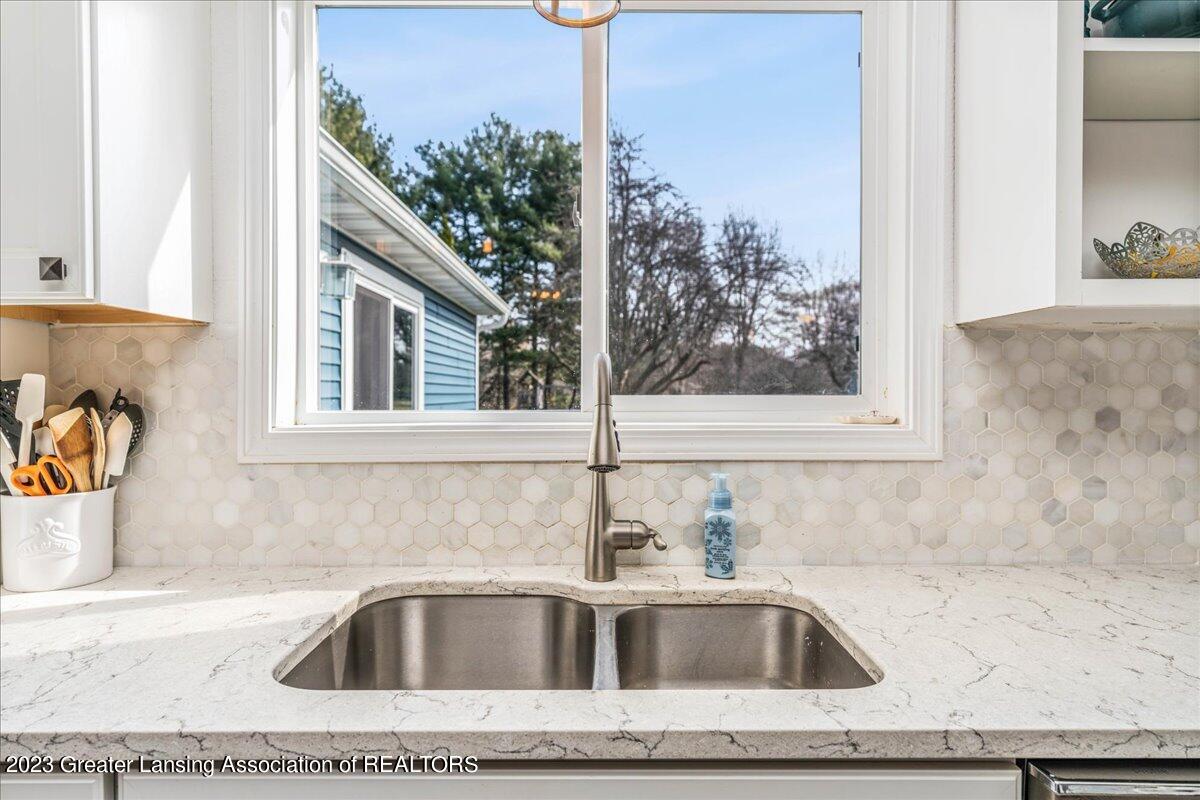 8251 South Dewitt Road Dewitt, MI 48820 - Photo 16 of 60 13-Media Jett-42