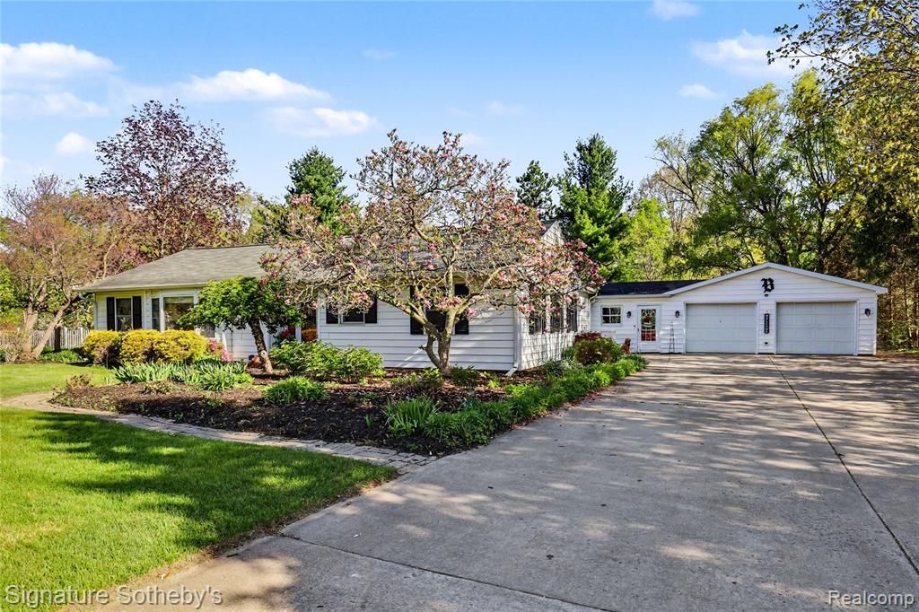 610 West Ellis Street Belding, MI 48809 - Photo 4 of 47