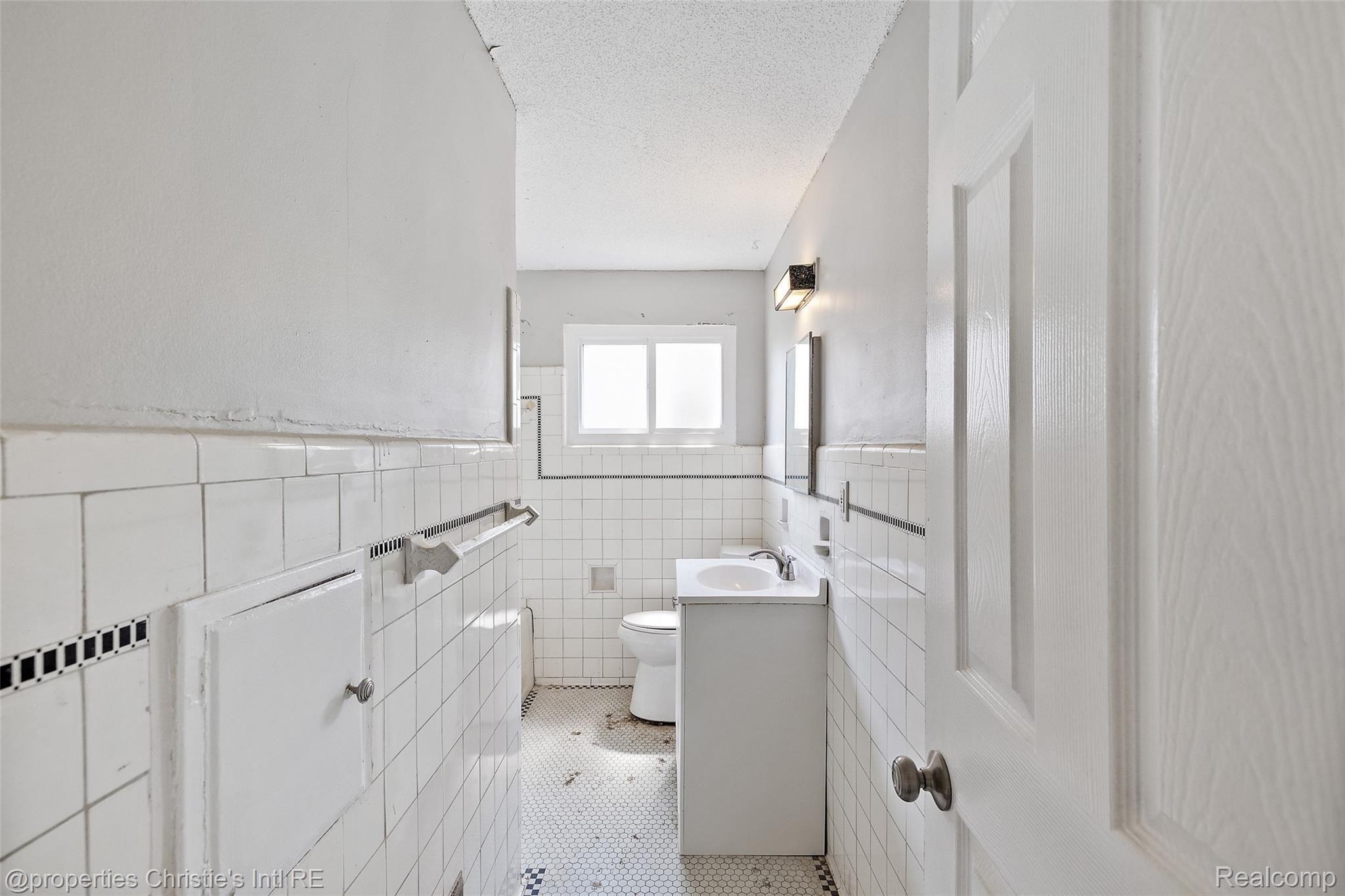 4190 Devonshire Road Detroit, MI 48224 - Photo 14 of 24 4190 Devonshire Rd-19.jpg