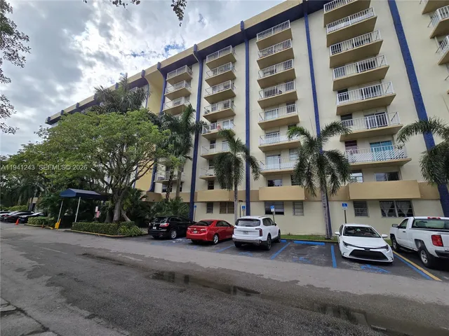 $1,650 | 4550 Northwest 9th Street, Unit 306E, Miami, FL 33126