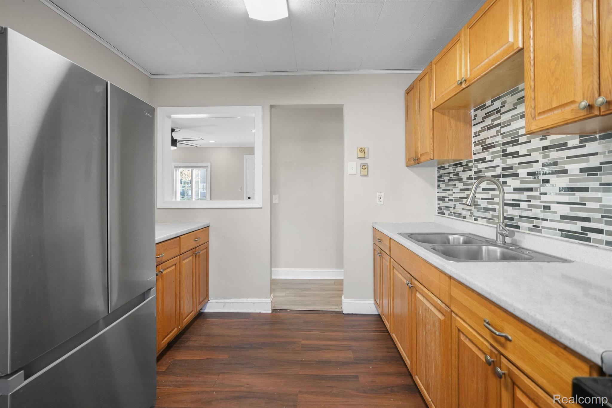 25865 Hayes Road Warren, MI 48089 - Photo 11 of 22