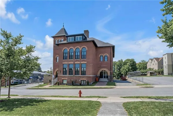 $1,600 | 72 Kendrick Avenue, Woonsocket, RI 02895