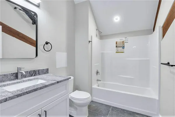 $1,600 | 72 Kendrick Avenue, Woonsocket, RI 02895