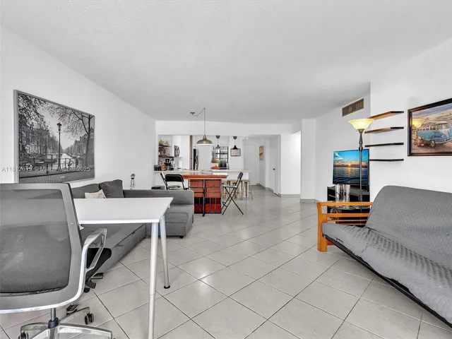 $2,375 | 1770 Northeast 191st Street, Unit 1161, Miami, FL 33179