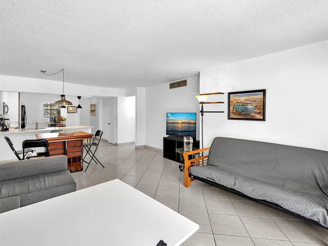 $2,375 | 1770 Northeast 191st Street, Unit 1161, Miami, FL 33179