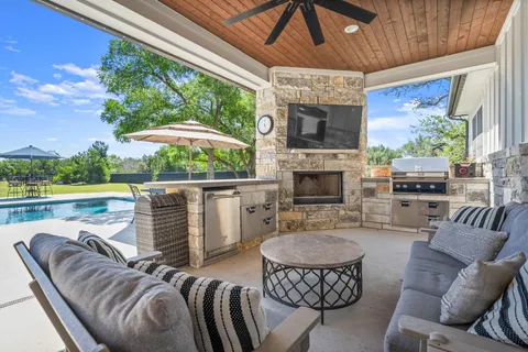 $1,300,000 | 209 Esperanza Petal Pass, Liberty Hill, TX 78642