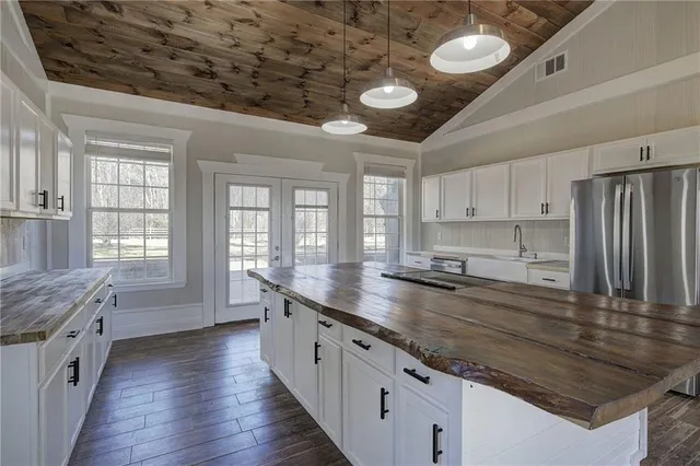 a bathroom with a sink and toilet
