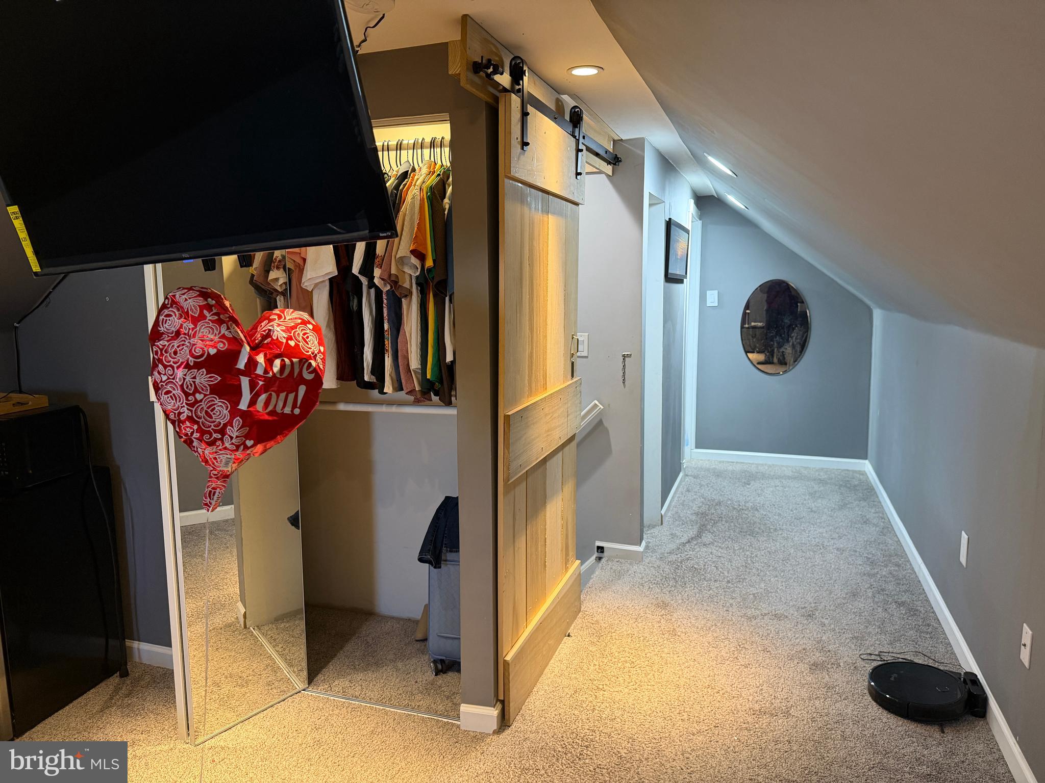 127 Dory Court Beverly, NJ 08010 - Photo 11 of 16 a view of entryway