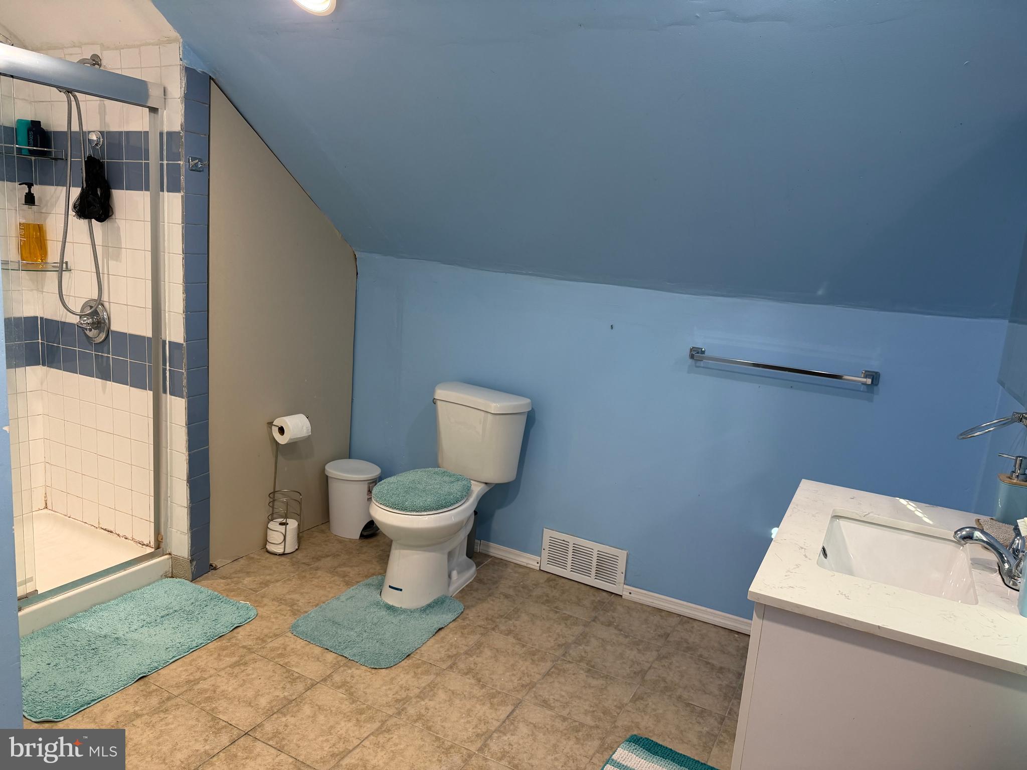 127 Dory Court Beverly, NJ 08010 - Photo 13 of 16 a bathroom with a toilet and a sink