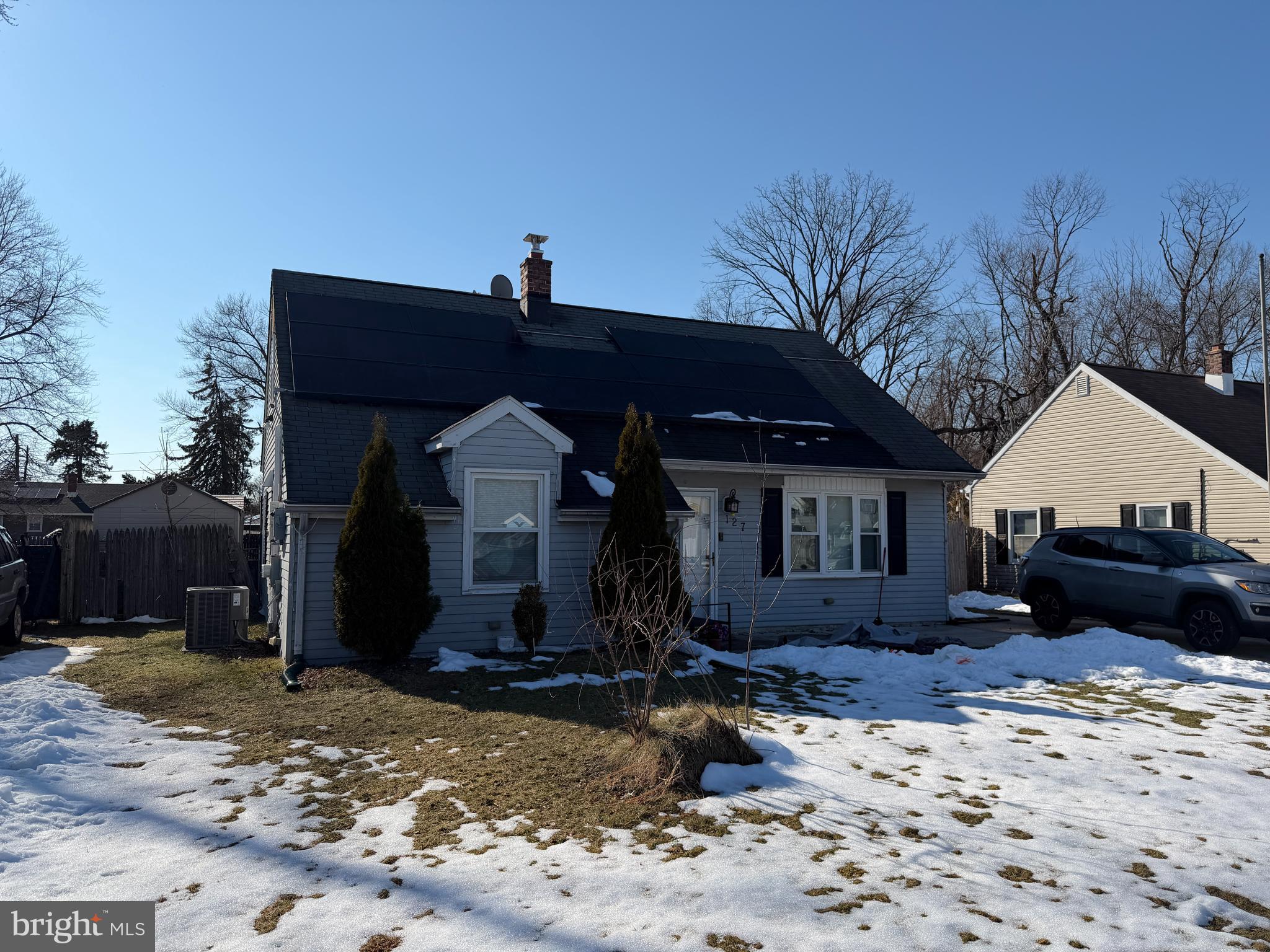 127 Dory Court Beverly, NJ 08010 - Photo 2 of 16 a front view of a house