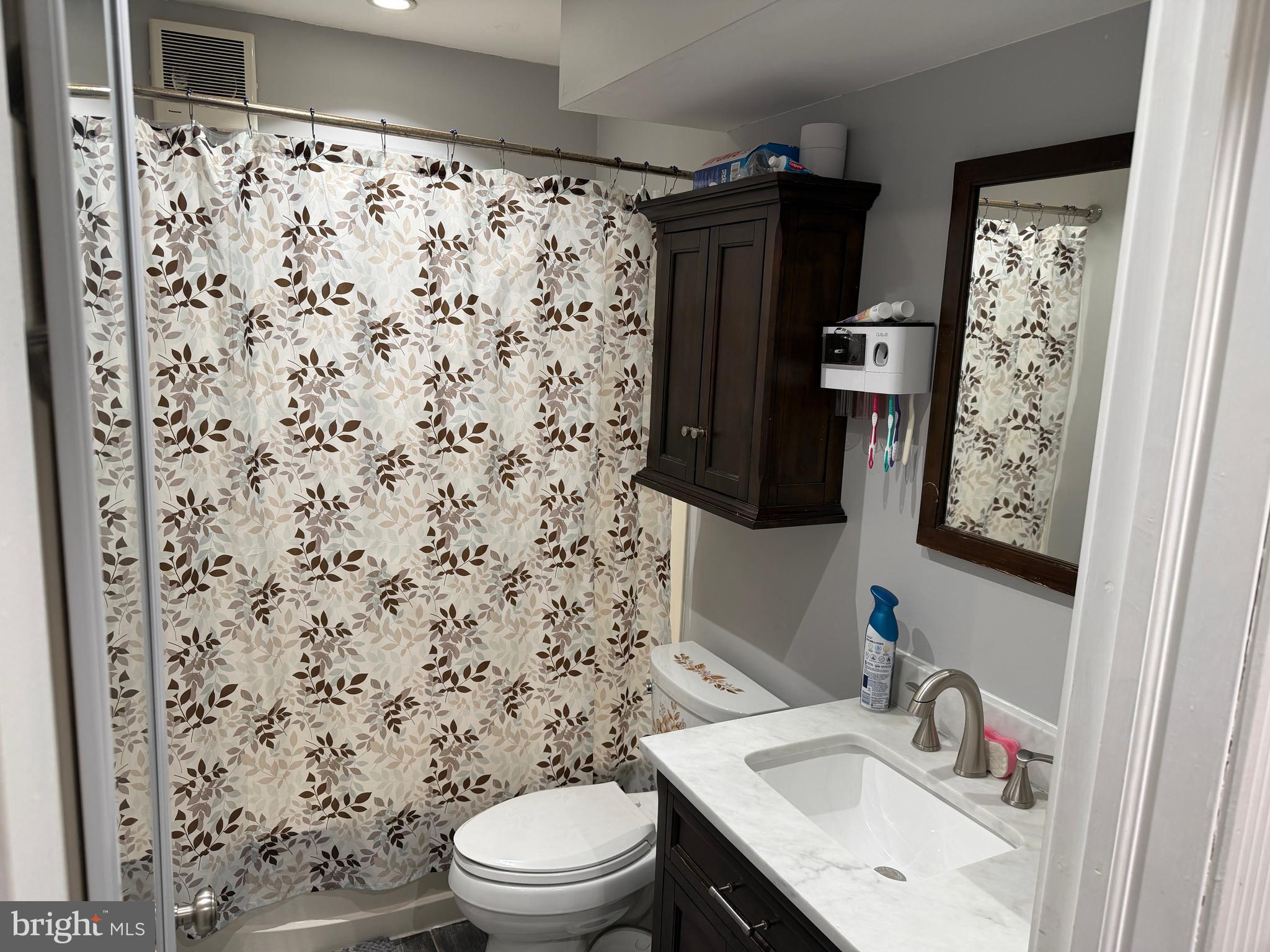 127 Dory Court Beverly, NJ 08010 - Photo 9 of 16 a bathroom with a sink toilet and shower