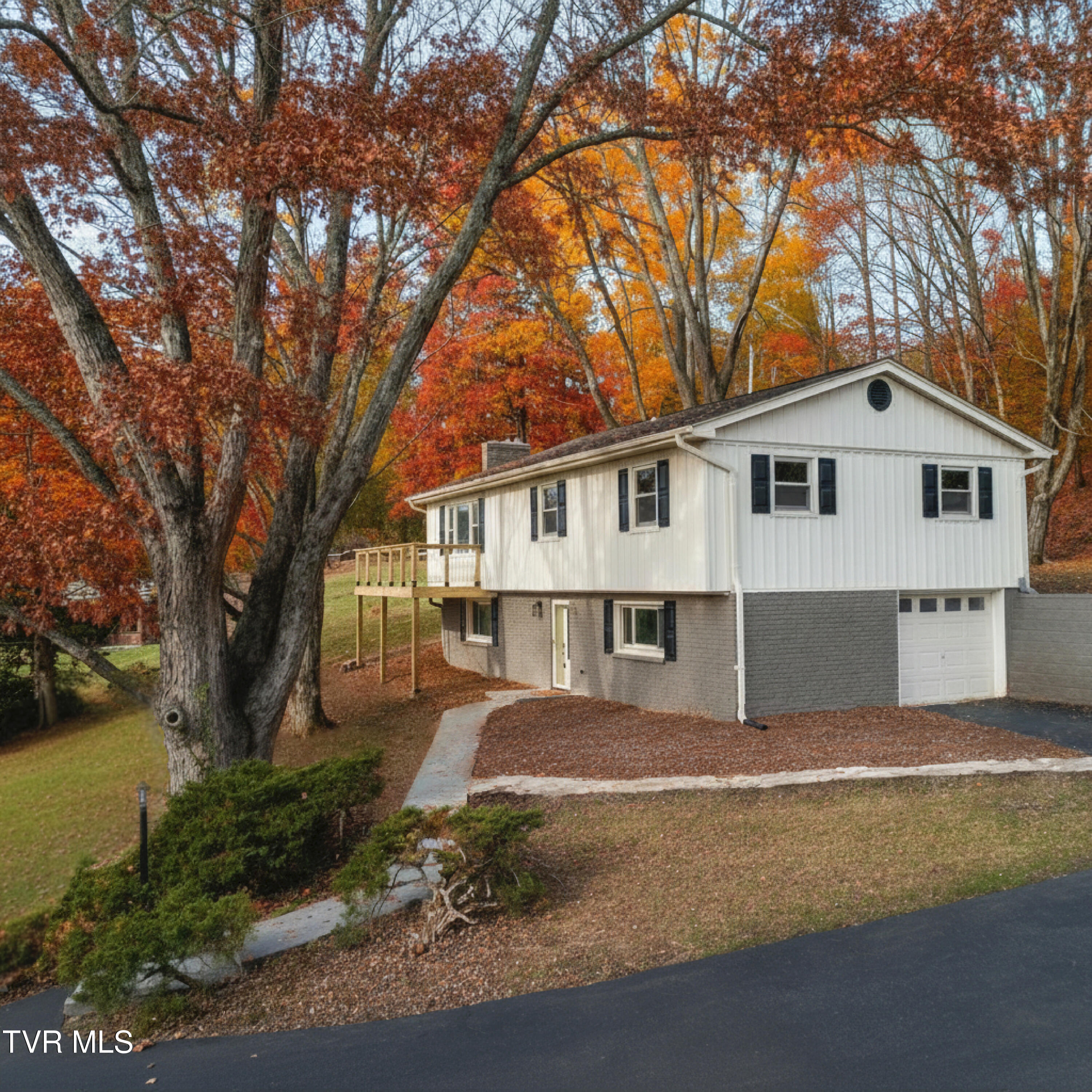 425 Seminole Road Bristol, VA 24201 - Photo 1 of 45 front hero shot