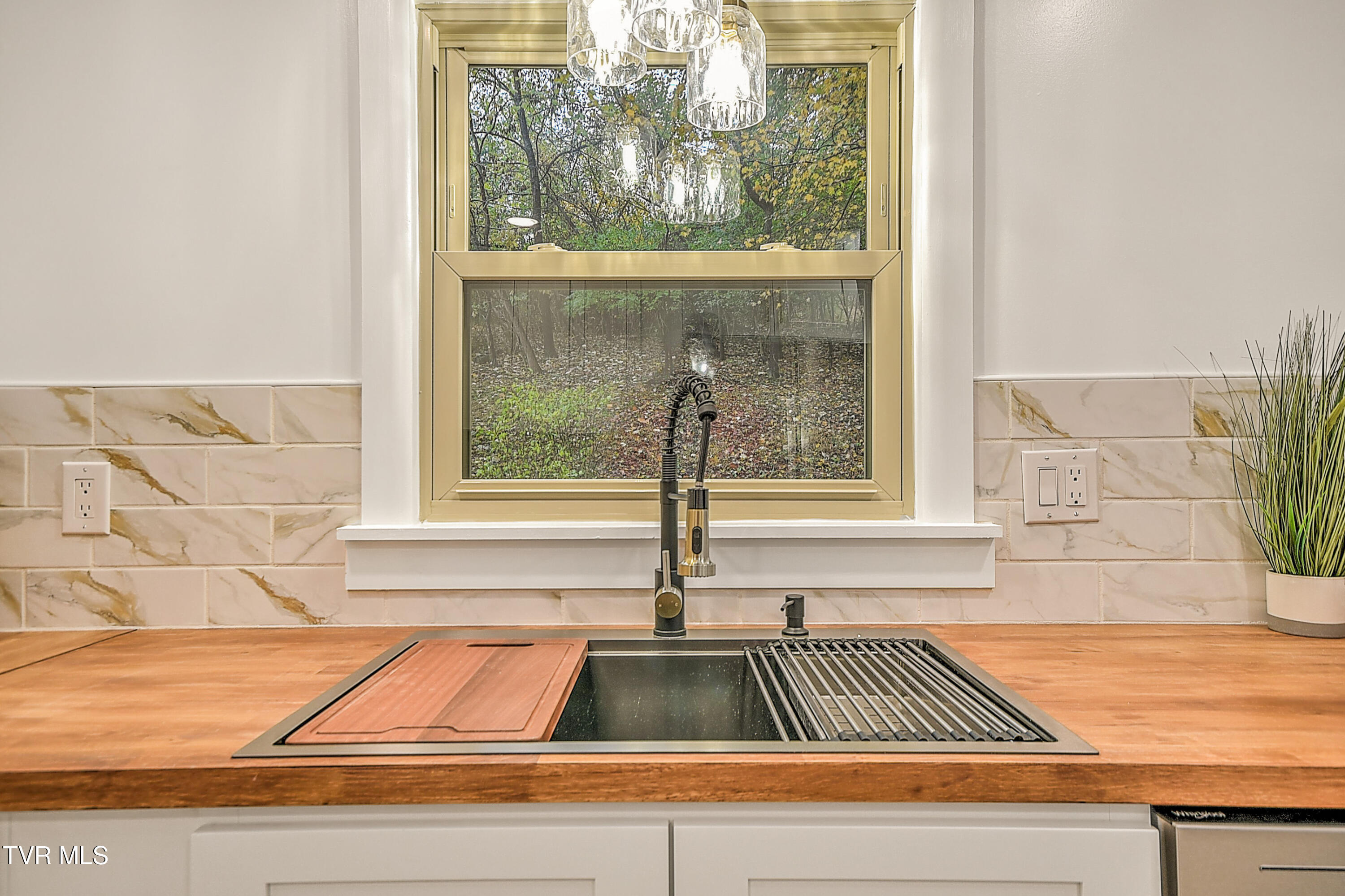 425 Seminole Road Bristol, VA 24201 - Photo 12 of 45 425 Seminole KB-24