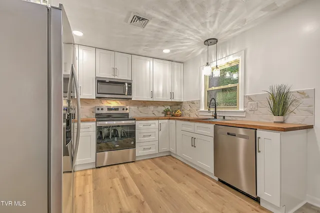 $284,400 | 425 Seminole Road, Bristol, VA 24201