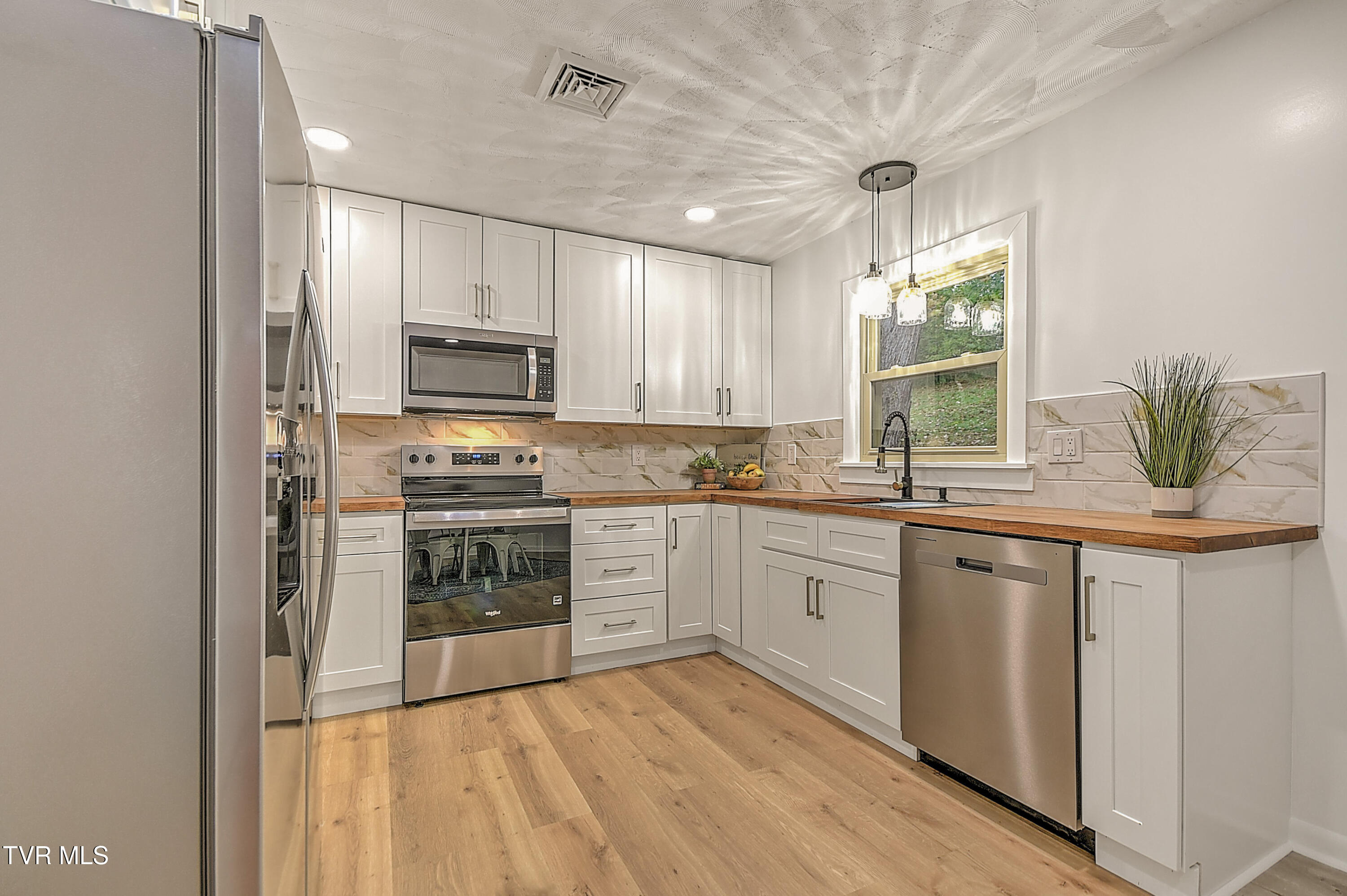 425 Seminole Road Bristol, VA 24201 - Photo 13 of 45 425 Seminole KB-23