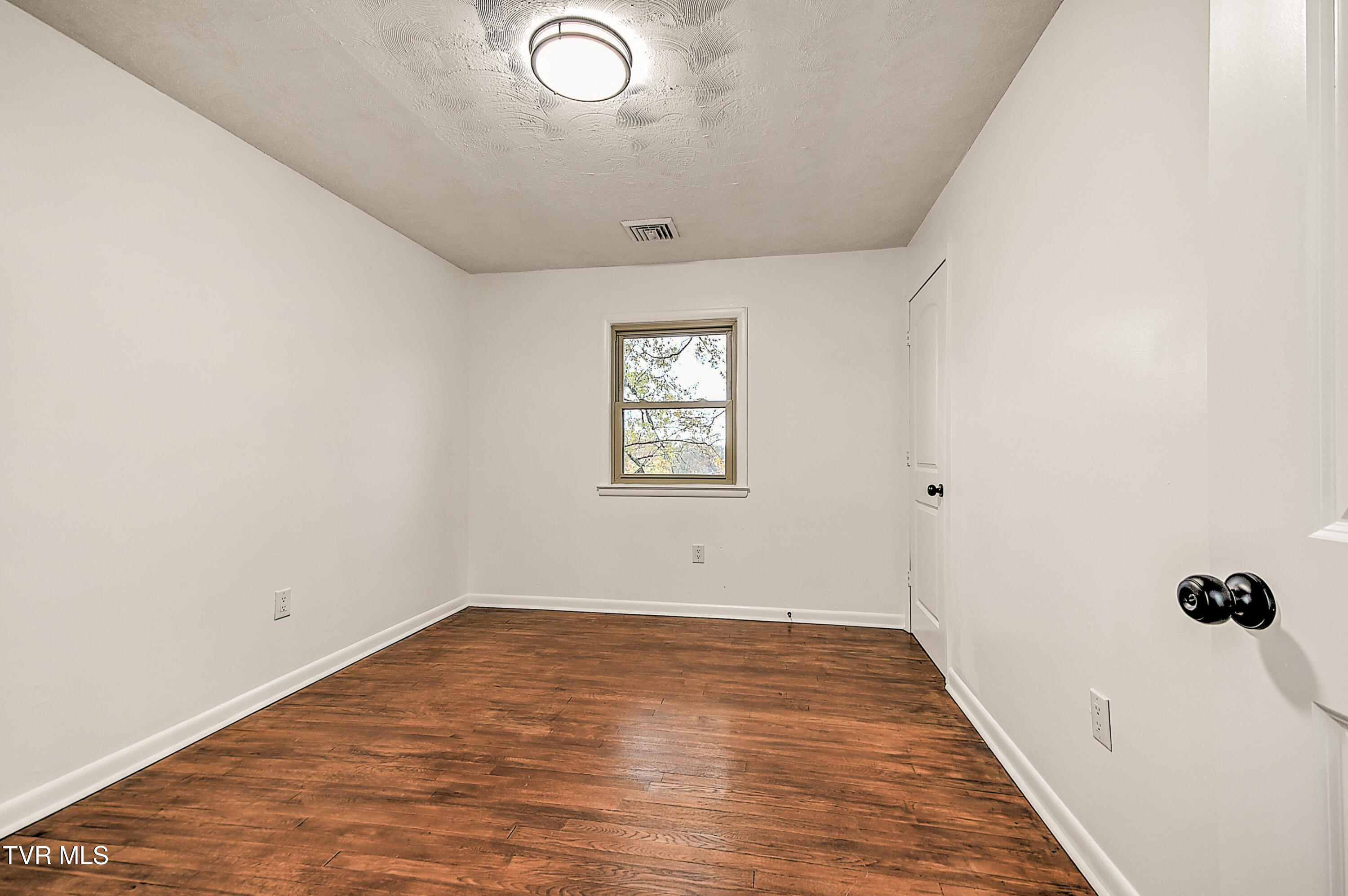 425 Seminole Road Bristol, VA 24201 - Photo 20 of 45 425 Seminole KB-26