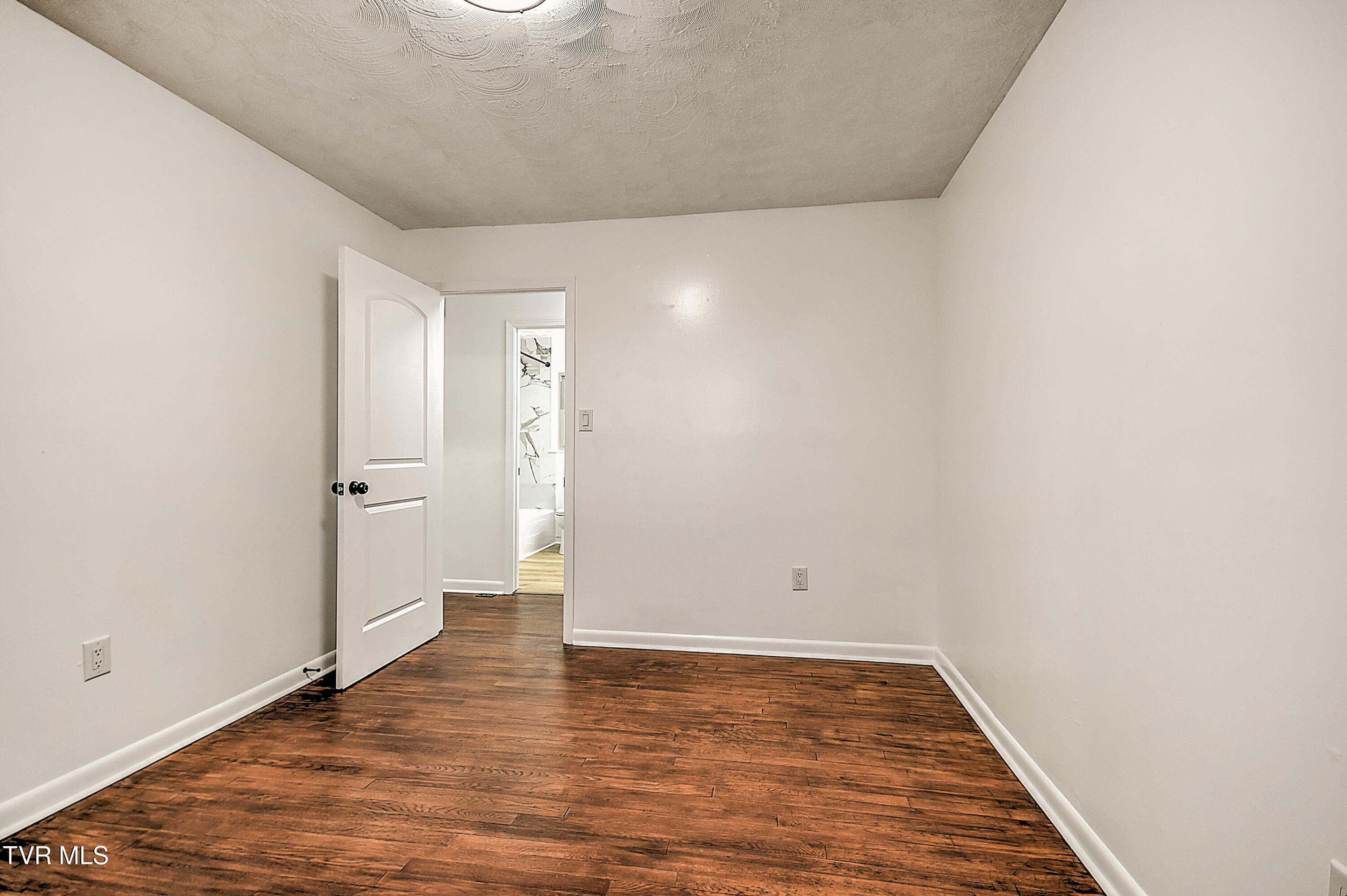 425 Seminole Road Bristol, VA 24201 - Photo 21 of 45 425 Seminole KB-27