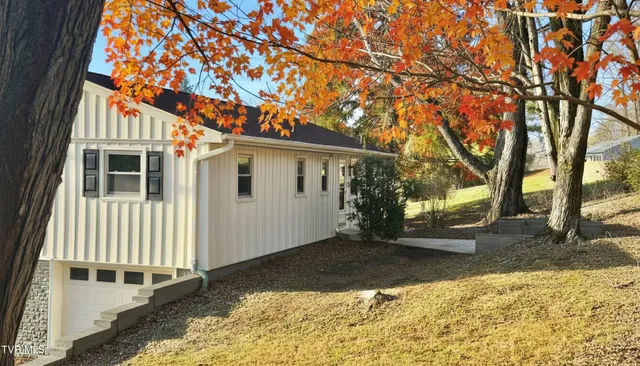 $284,400 | 425 Seminole Road, Bristol, VA 24201