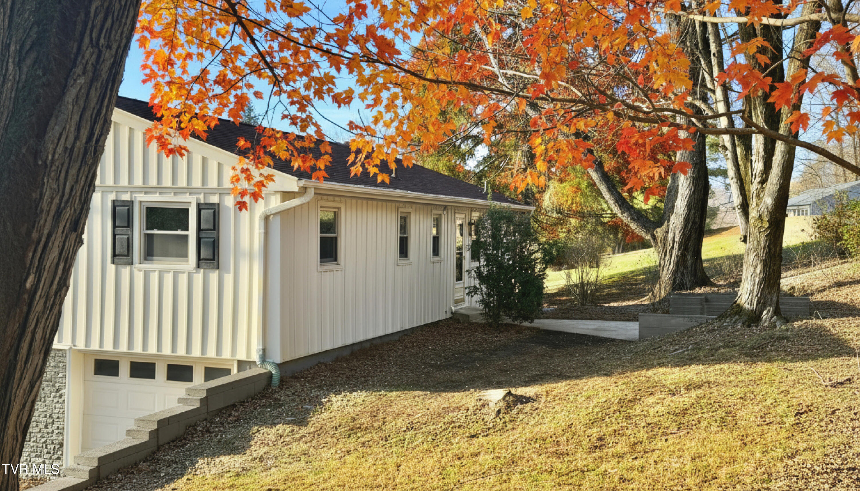 425 Seminole Road Bristol, VA 24201 - Photo 37 of 45 Back side shot