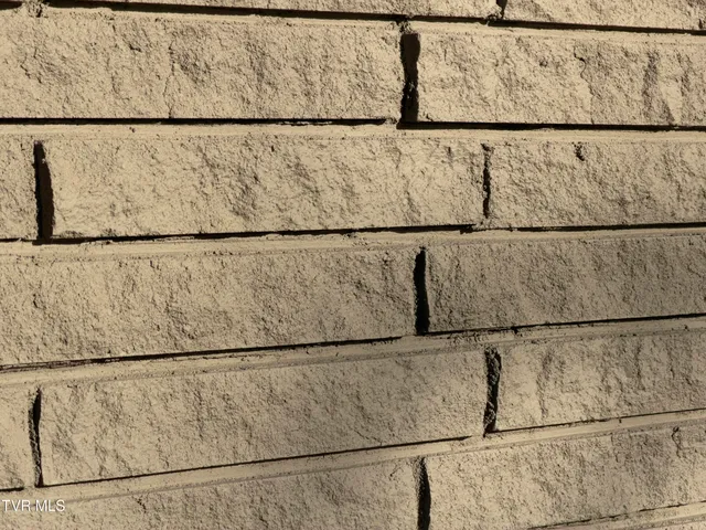 $284,400 | 425 Seminole Road, Bristol, VA 24201