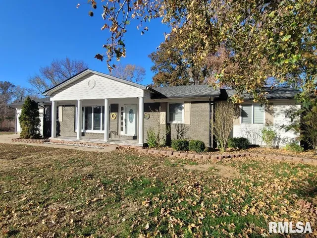 $183,900 | 12152 East Meadows Drive, Mount Vernon, IL 62864