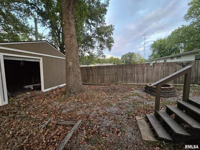 $183,900 | 12152 East Meadows Drive, Mount Vernon, IL 62864