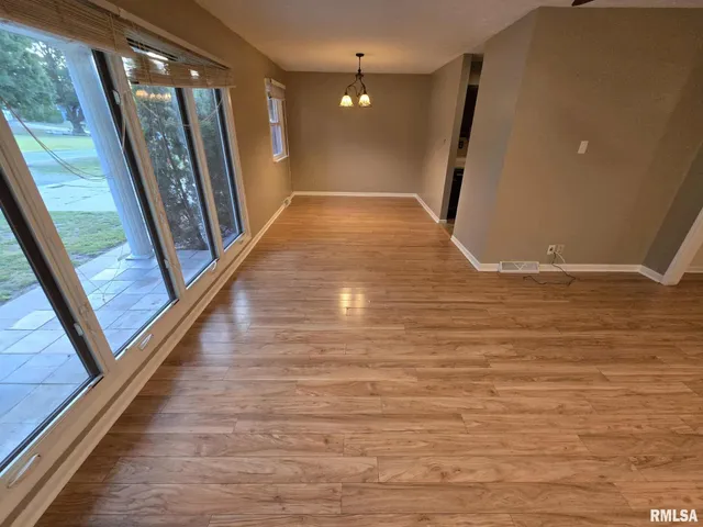 $183,900 | 12152 East Meadows Drive, Mount Vernon, IL 62864