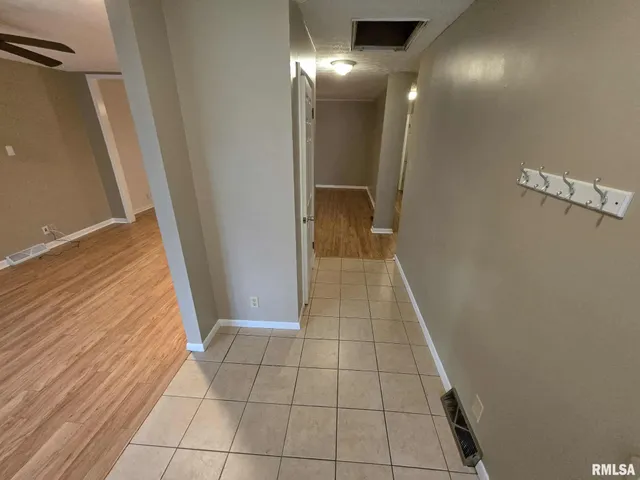 $183,900 | 12152 East Meadows Drive, Mount Vernon, IL 62864