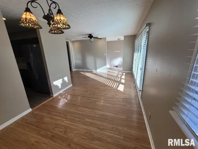 $183,900 | 12152 East Meadows Drive, Mount Vernon, IL 62864