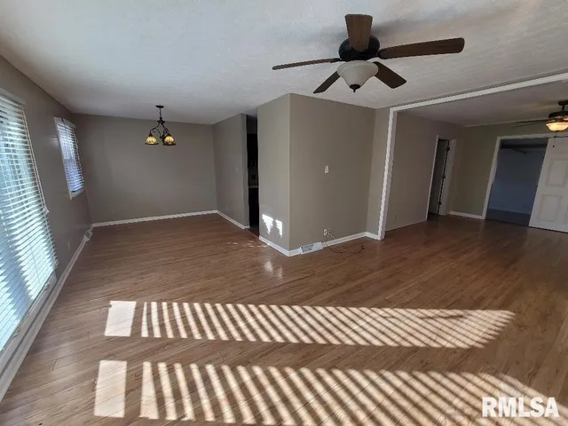 $183,900 | 12152 East Meadows Drive, Mount Vernon, IL 62864