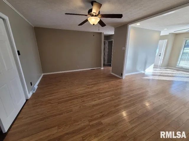 $183,900 | 12152 East Meadows Drive, Mount Vernon, IL 62864