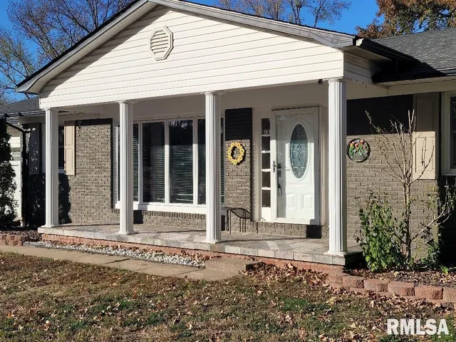 $183,900 | 12152 East Meadows Drive, Mount Vernon, IL 62864