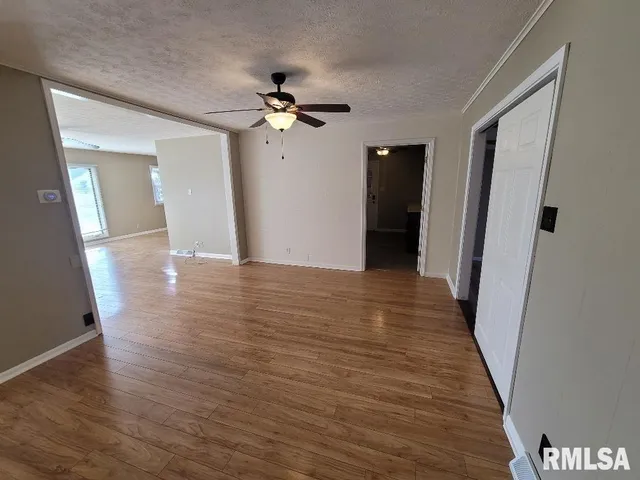 $183,900 | 12152 East Meadows Drive, Mount Vernon, IL 62864