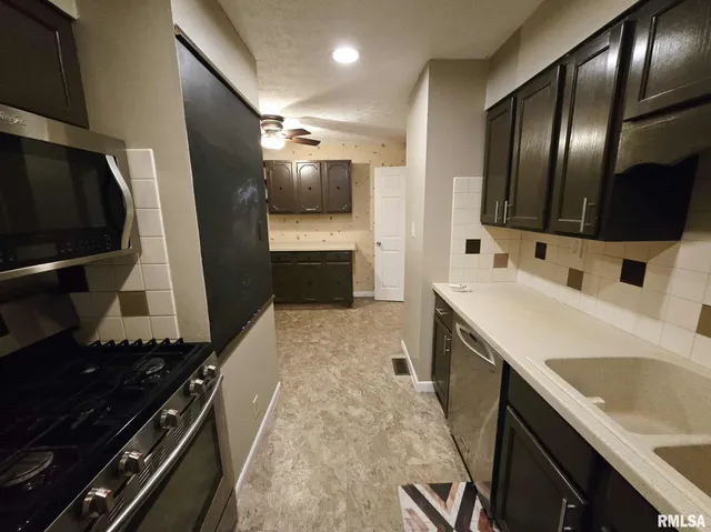 $183,900 | 12152 East Meadows Drive, Mount Vernon, IL 62864